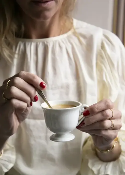 Cosi Store • Tasse à Café sur Pied (Alix D. Reynis)